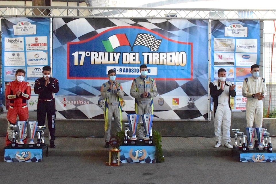 Vittoria di Profeta - Raccuia su Skoda al Rally del Tirreno L’equipaggio della Island Motorsport ha dominato la gara messinese.Colpi di scena per le piazze d’onore andate a Calderone - Mangano e Ferro - Cangemi entrambi su Peugeot.